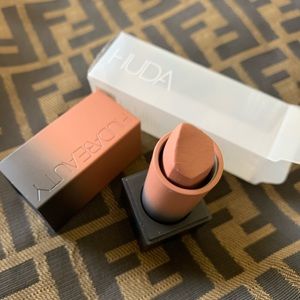 Huda Beauty Lipstick
